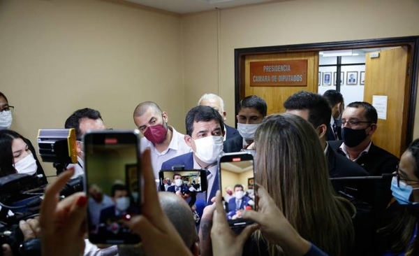 Diario HOY | Vicepresidente hace proselitismo con fondos para becas