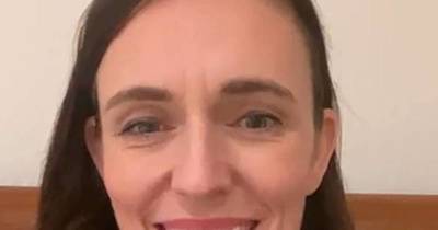 La Nación / Hija pequeña de primera ministra neozelandesa interrumpe mensaje al país