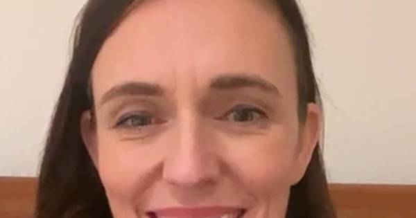 La Nación / Hija pequeña de primera ministra neozelandesa interrumpe mensaje al país