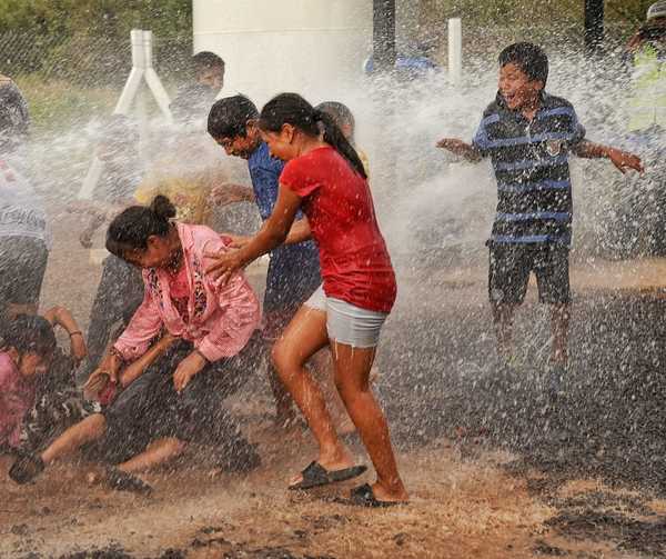 Chaco: Nativos de Loma Plata disfrutan del servicio de agua potable por primera vez