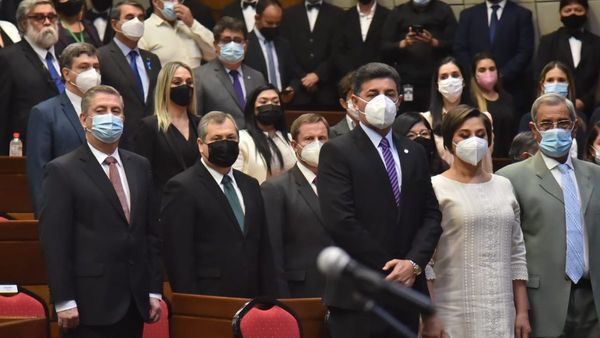 Congreso toma juramento a Víctor Ríos como ministro de la Corte