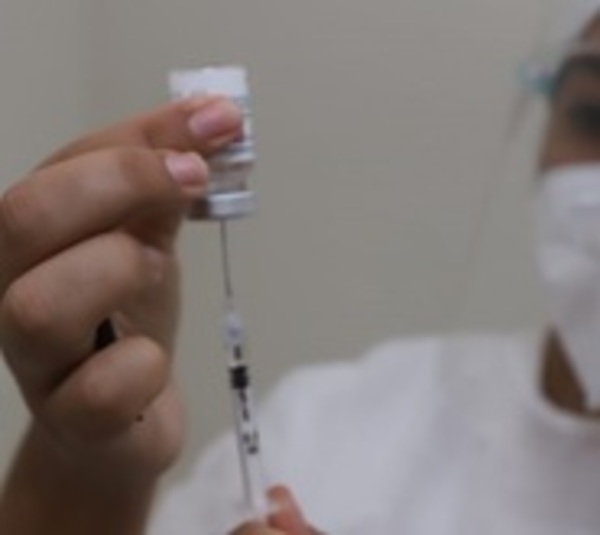 Las vacunas anticovid ya no son experimentales, asegura infectólogo - Paraguay.com