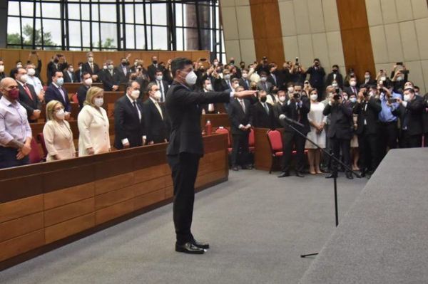 Víctor Ríos juró ante el Congreso, como nuevo ministro de la Corte Suprema