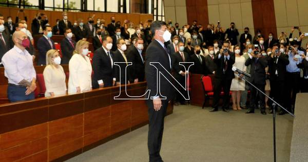 La Nación / Del Senado a la Corte: Víctor Ríos juró como ministro en sustitución de magistrada fallecida