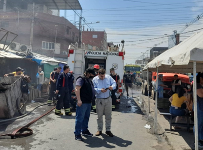 CAH prosigue con relevamiento de datos de comerciantes afectados por incendio en Mercado 4 - .::Agencia IP::.