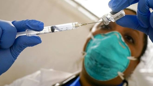 Diario HOY | Mayores de 40 años recibirán una tercera dosis anticovid en Italia