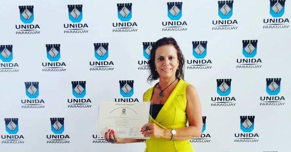 La Nación / A los 57 años, Nora Ruoti consigue su tercer título universitario