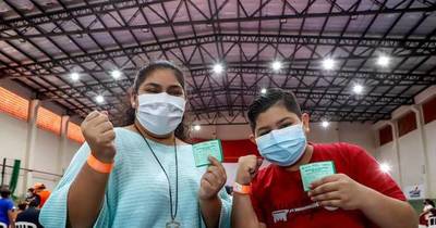 La Nación / Pediatras instan a padres a vacunar a sus hijos adolescentes