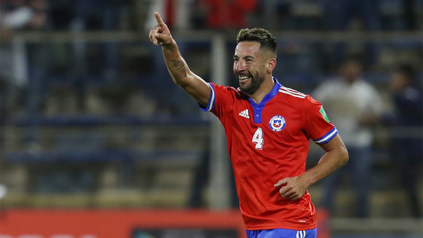 Mauricio Isla es otra baja para la delegación chilena