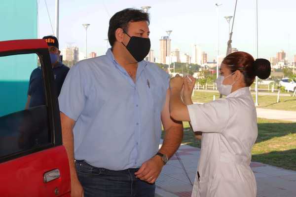 Salud analiza alternativas para incentivar vacunación anticovid - .::Agencia IP::.