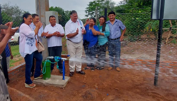 Gobernador Alejo Ríos inauguró un sistema de agua potable en Simón Bolívar - Noticiero Paraguay