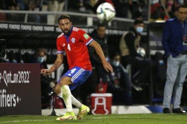 Diario HOY | Mauricio Isla es baja en Chile para el choque ante Paraguay por covid-19