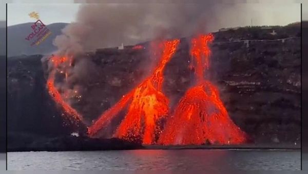 La lava del volcán de La Palma llega de nuevo al océano Atlántico