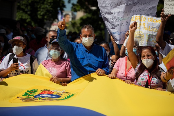 Sindicatos venezolanos protestan para exigir mejoras salariales - MarketData