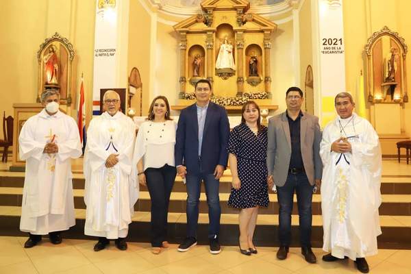 Tras polémico juramento, Echeverría fue a misa •