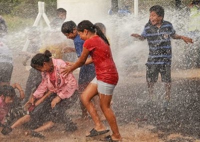 Crónica / “Empapados” de alegría celebran llegada del agua