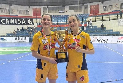 Crónica / LAS GEMELAS QUE BRILLAN EN BRASIL