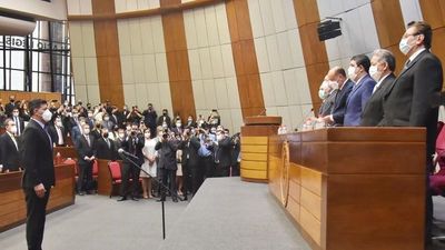 Tras jurar, Víctor Ríos asegura que no hará favores a ningún sector