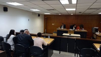 Condenan a madre de Yuyú por desacatar orden judicial