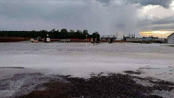 Susto en pobladores de Campo 9 por una fuerte granizada mañanera