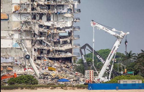Tras tragedia en Surfside, vecinos del lugar sorprendieron a sobrevivientes con cheques