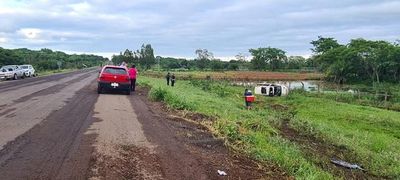 Un fallecido y varios heridos tras vuelco de vehículo en Amambay - Nacionales - ABC Color