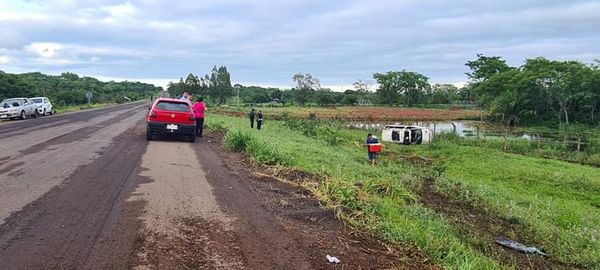 Un fallecido y varios heridos tras vuelco de vehículo en Amambay - Nacionales - ABC Color