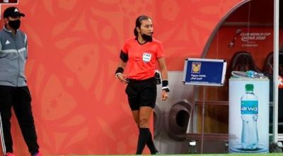 La primera árbitra de fútbol masculino inspira contra el machismo en Jordania
