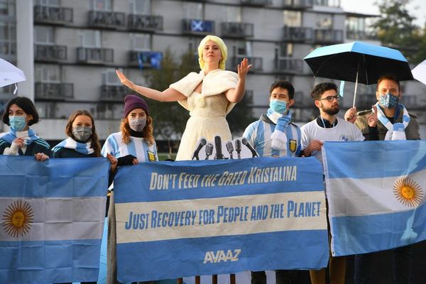 Evita “aparece” en la COP26 para pedir canje ecológico de la deuda argentina - Mundo - ABC Color