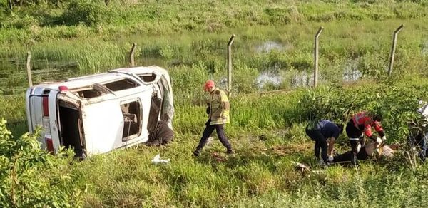 Fallece funcionario penitenciario en accidente de tránsito y otros siete resultan heridos