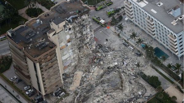 Miami: Familiares de víctimas y sobrevivientes de derrumbe recibieron un cheque sorpresa de 10.000 dólares