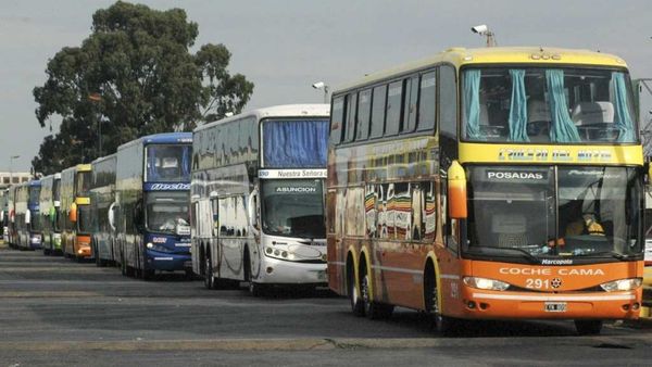 "Baldazo de agua fría" a empresarios del transporte por demora en liberación de paso de buses - ADN Digital
