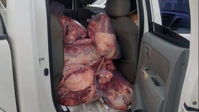 Dos policías cayeron en un control con carne de contrabando