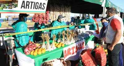 Feria Añua de la Agricultura Familiar se realiza en la Costanera de Encarnación