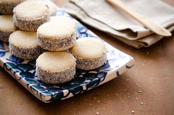 Un clásico: alfajores rellenos con dulce de leche para alegrar la tarde - Gastronomía - ABC Color