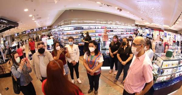 La Nación / Monalisa resalta como símbolo del turismo de compras en Ciudad del Este