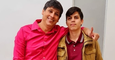 Enrique Pavón celebra con mucho orgullo el logro de su hijo mayor