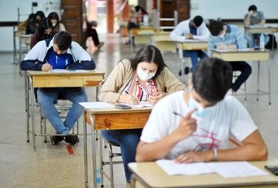 Recortes al FEEI ponen en riesgo las investigaciones, becas y capacitación a docentes  - Nacionales - ABC Color