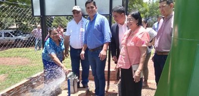 Gobernación inaugura sistemas de agua potable en Repatriación - Noticiero Paraguay