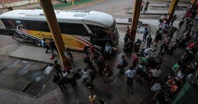 La Nación / Unos 3.000 pasajeros quedaron en la incertidumbre de volver al país