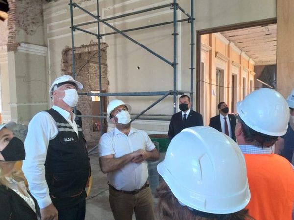 Wiens visitó y elogió criticada obra de Engineering para “refaccionar” el Palacio de López - Nacionales - ABC Color