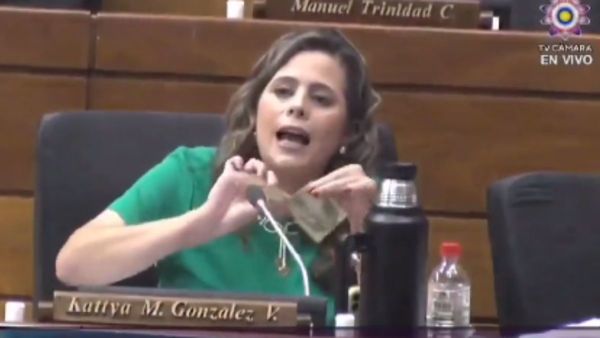 Cañean a Kattya González por romper un G. 100 mil en su discurso