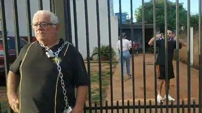 Acusa a su hijo de vender su casa y dejarlo en la calle