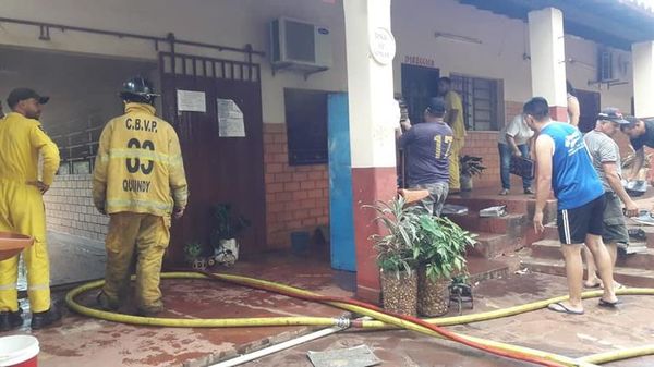 Principio de incendio afectó mobiliarios y útiles pedagógicos en colegio de Quiindy - Nacionales - ABC Color