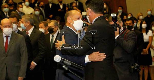 La Nación / Ríos juró e integra Sala Constitucional