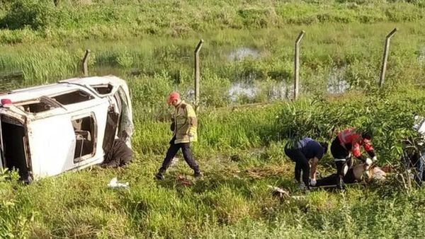 Accidente deja un fallecido y 7 heridos