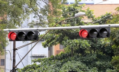 Diario HOY | Piden informe sobre cruces semafóricos de la Koica