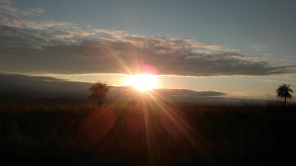Anuncian clima caluroso y cielo parcialmente nublado para este viernes - Noticiero Paraguay