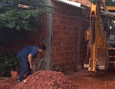 Un hombre murió en la tarde de este jueves en la ciudad de Capitán Bado luego de desmoronarse sobre él la pared de un pozo de agua.