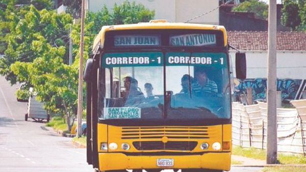 Joven se desmayó tras caer de un colectivo